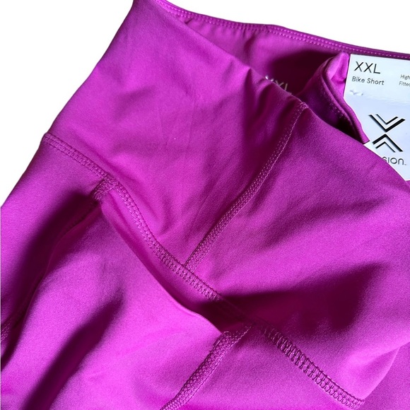 Xersion Neon Fuschia Knee Length Compression Shorts, Side Pockets, Women’s XXL - Picture 2 of 3